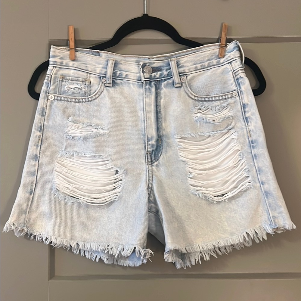 American Eagle Light-washed Denim Mom Shorts